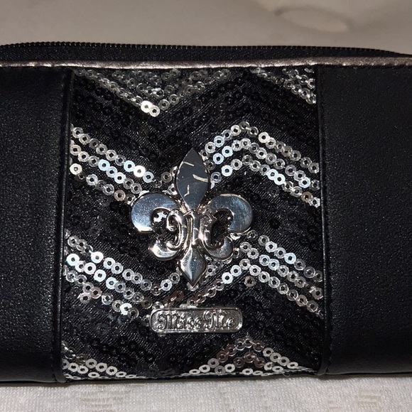 Miss Me Fleur De Lis Wristlet Wallet - Picture 5 of 5